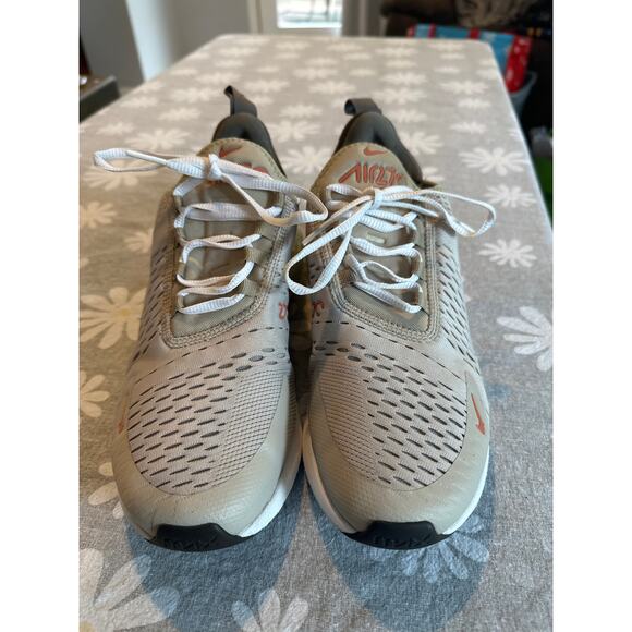 Nike Air Max 270 Mens 8.5 Cream Beige Tan White Shoes Sneakers 2022 - Picture 2 of 9